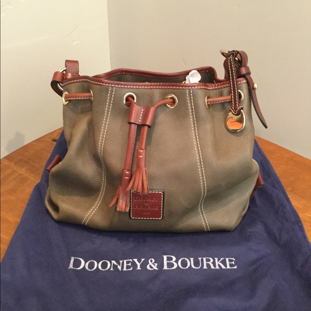 D & B bucket bag